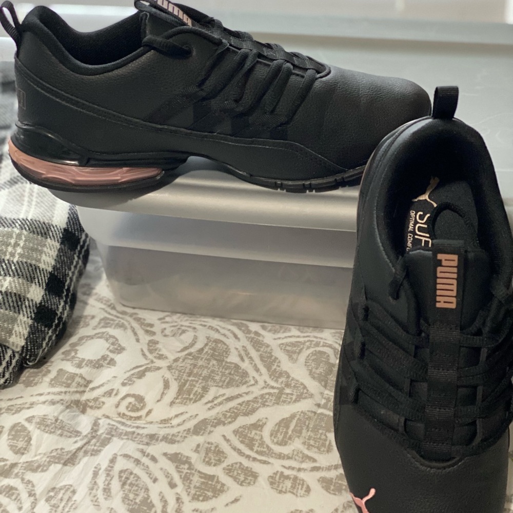 PUMA Riaze Prowl in Black & Rose Gold